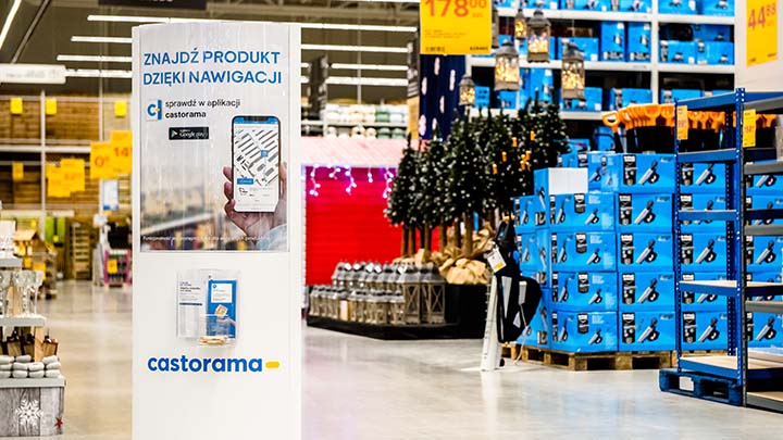 Supermarch&eacute; avec publicit&eacute; d'orientation