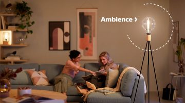 Lâmpada LED Philips decorativa moderna iluminando a sala de estar