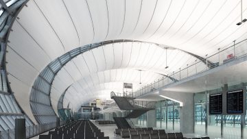 Ametrix’s high-performing asymmetric luminaires feature sophisticated fixture and optical designs, providing smooth, uniform and controlled light to illuminate architectural features and spaces. The family of luminaires offers an extensive selection of lumen packages, distributions and mounting options demanded for architectural indoor and outdoor environments.
