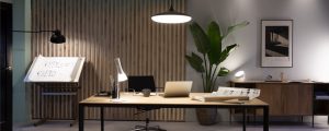 Un bureau à domicile utilisant le meilleur éclairage de webcam pour les réunions et la diffusion en direct