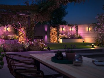 Iluminación inteligente exterior en el jardín