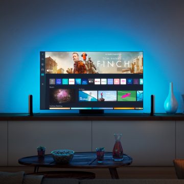 스트리밍 앱 및 영화가 보이는 스마트 TV 화면