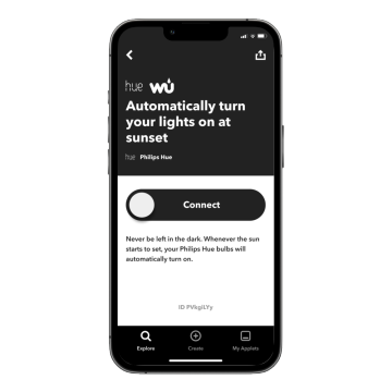 대안 텍스트: IFTTT 앱 화면이 표시된 모바일 기기