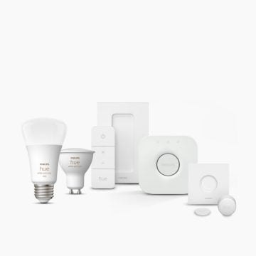 En samling av Philips Hue-lampor, smarta strömbrytare och Hue Bridge